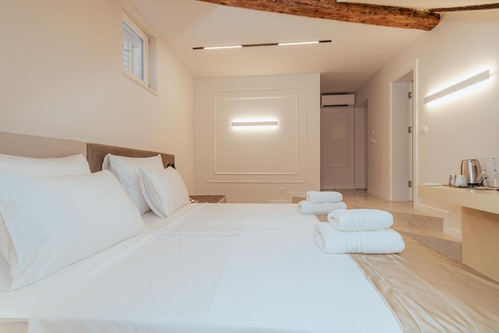 Postel nebo postele na pokoji v ubytování Trecento Boutique Rooms