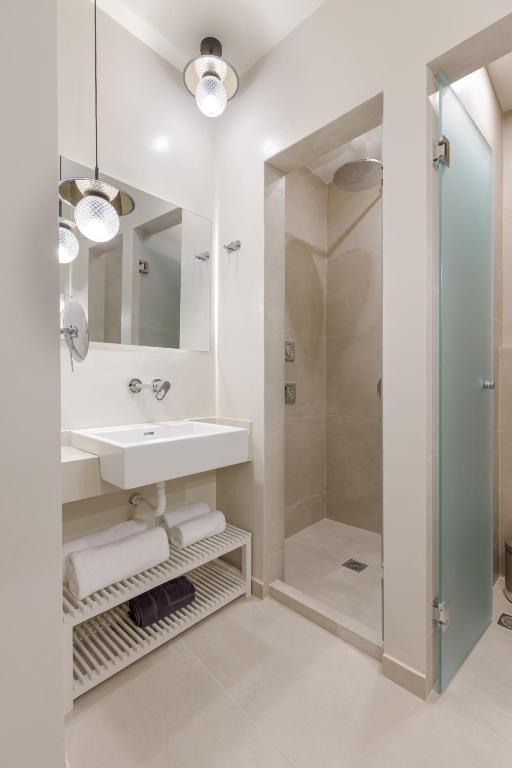 Kúpeľňa v ubytovaní KALES SEA VIEW SUITES