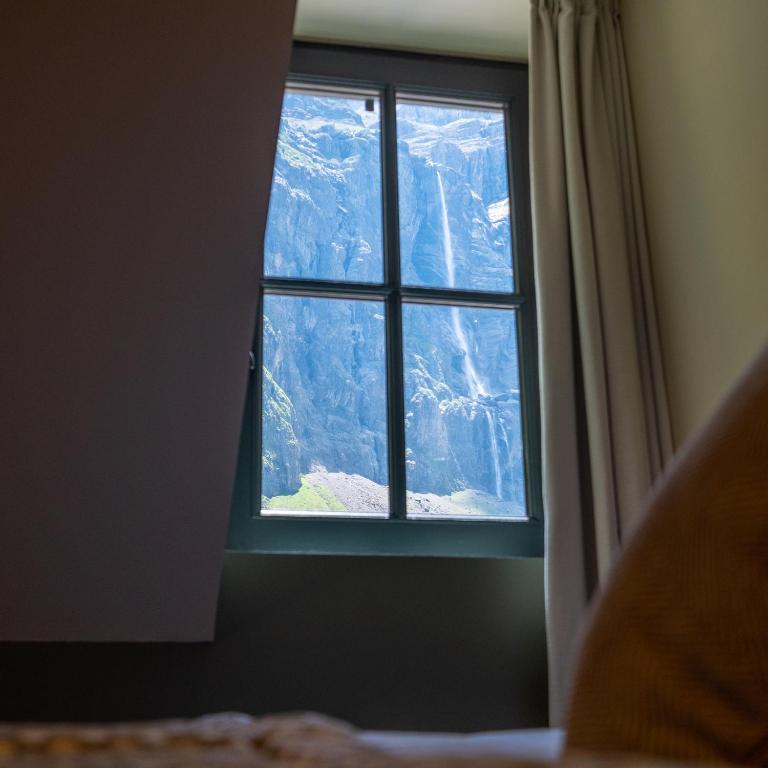 Nespecifikovaný výhled na hory nebo výhled na hory při pohledu z hotelu