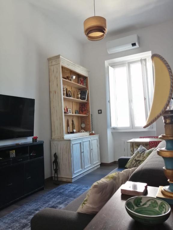 a living room with a couch and a television at GTapartment in Rome