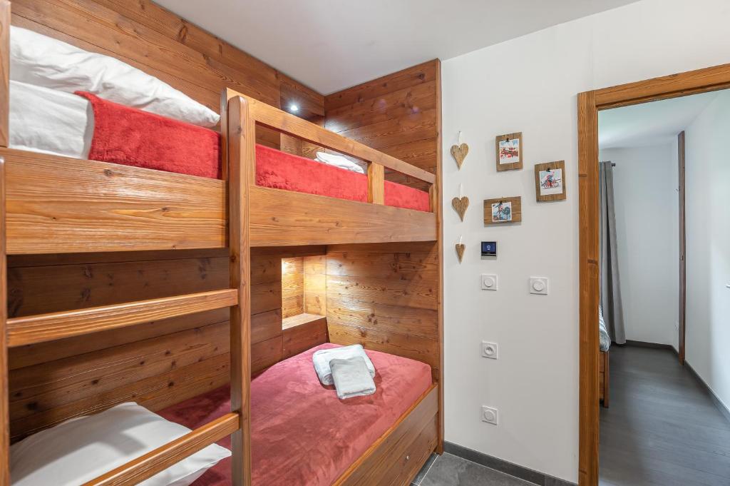 Postel nebo postele na pokoji v ubytování Quintessence Apt A301 - BO Immobilier - Châtel Multipass 2025 Été offert par votre hôte