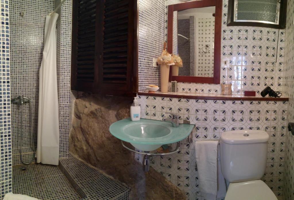 Koupelna v ubytování Casa Martí, alojamiento rural con encanto