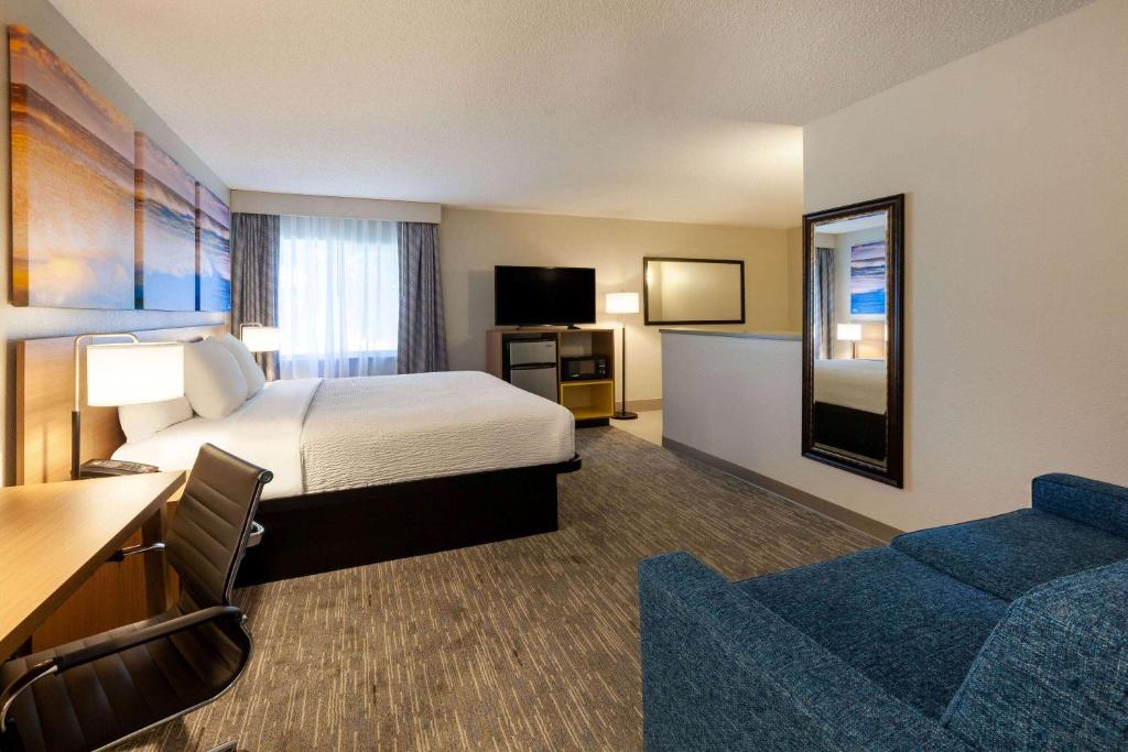 Days Inn by Wyndham Racine/Sturtevant - King Suite With Jetted Tub - Non-Smoking