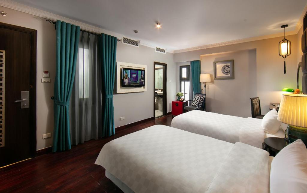 Postel nebo postele na pokoji v ubytování HOTEL du LAC Hanoi