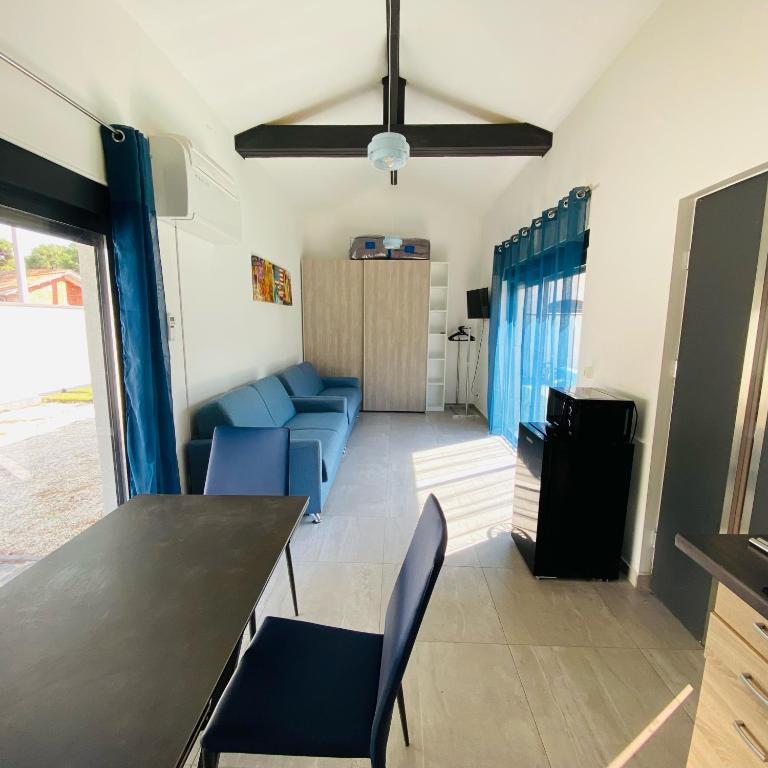 Zdjęcie z galerii obiektu Studio indépendant sur propriété avec piscine partagée w mieście Biscarrosse