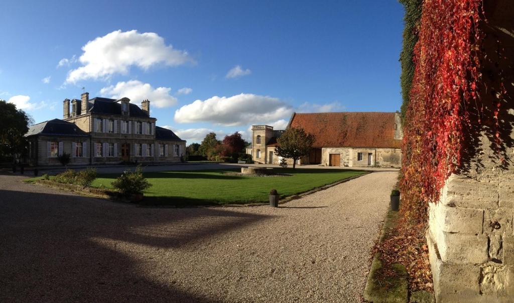 Taman di luar Grand gîte 15 personnes, 9 chambres, 100km de Paris en Exclusivité