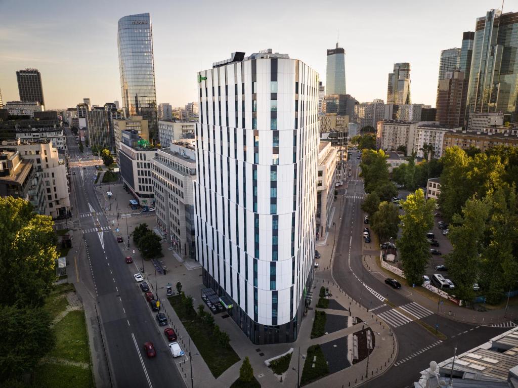 Ein allgemeiner Blick auf Warschau oder ein Stadtblick von des Hotels aus