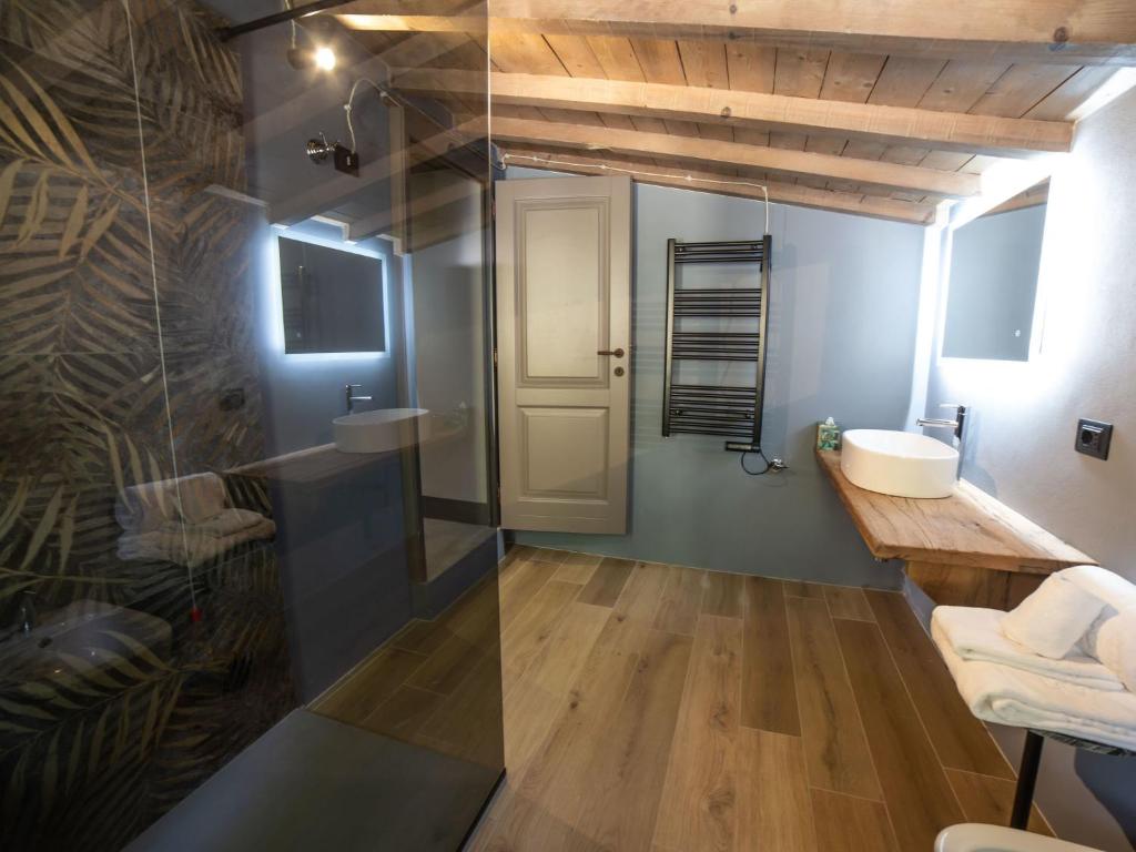 A bathroom at Chalet Il Talamo by Interhome