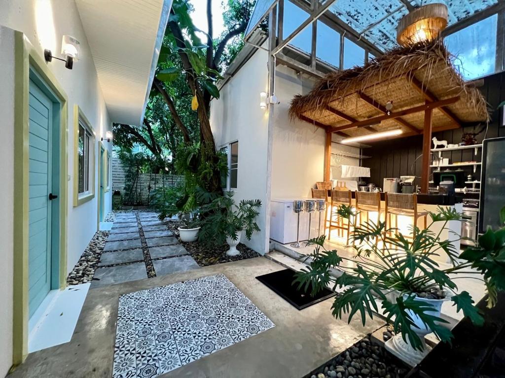 Kuchyň nebo kuchyňský kout v ubytování Warm White Hua Hin House