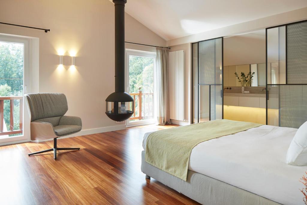 Postel nebo postele na pokoji v ubytování Villa Jaizubia Golf by FeelFree Rentals