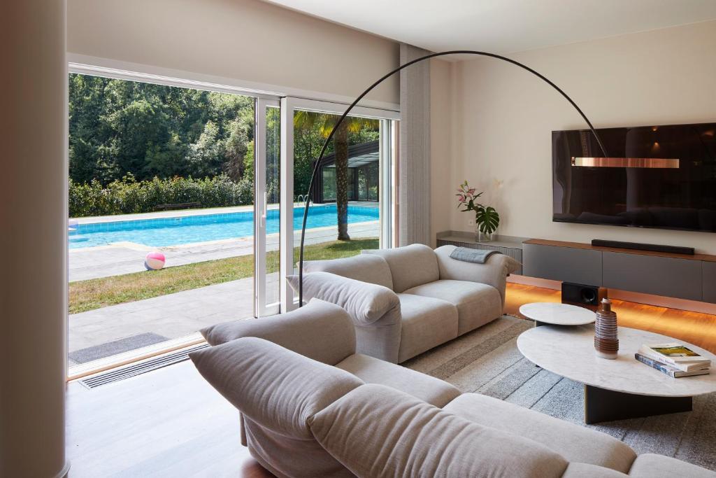Bazén v ubytování Villa Jaizubia Golf by FeelFree Rentals nebo v jeho okolí