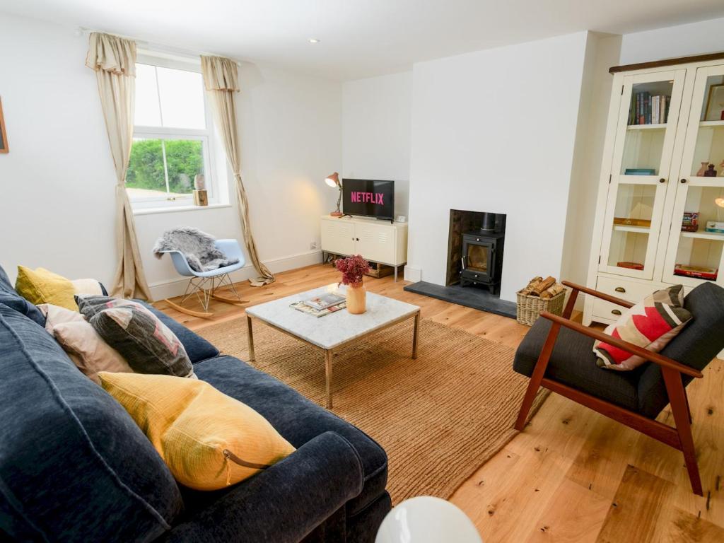 a living room with a blue couch and a table at Pass the Keys Perfect for exploring the Wolds Lincoln in Market Rasen