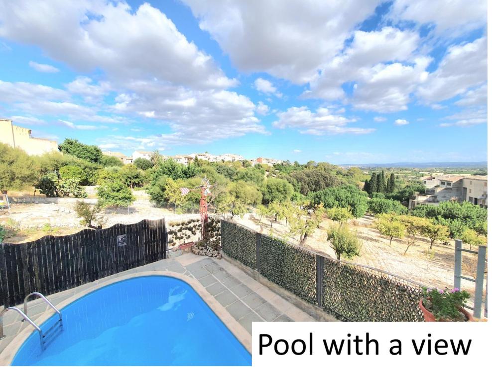 View ng pool sa Casa de pueblo con piscina o sa malapit