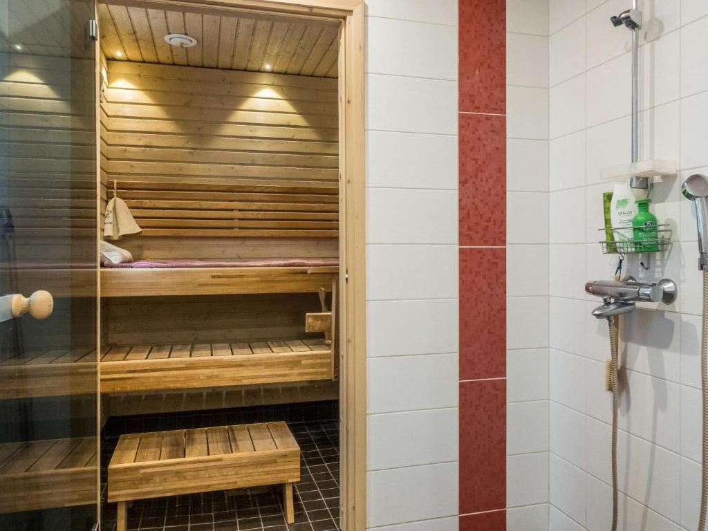 Koupelna v ubytování Holiday Home Mirkunranta by Interhome