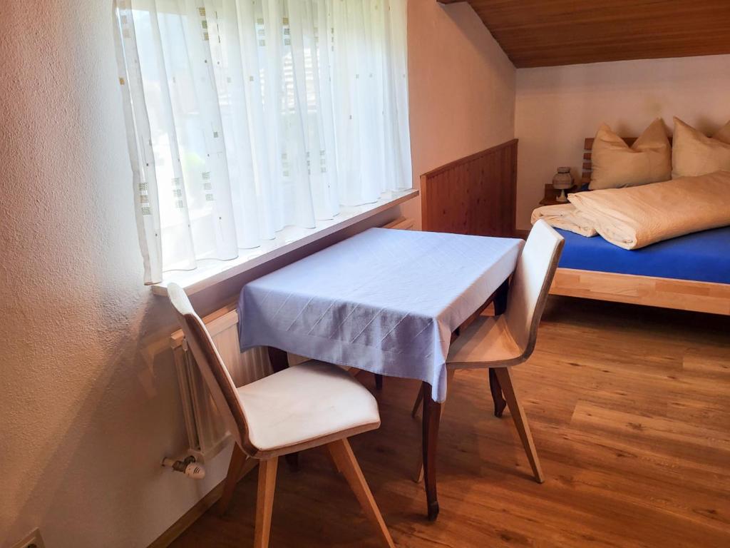 Posteľ alebo postele v izbe v ubytovaní Apartment Frieda by Interhome