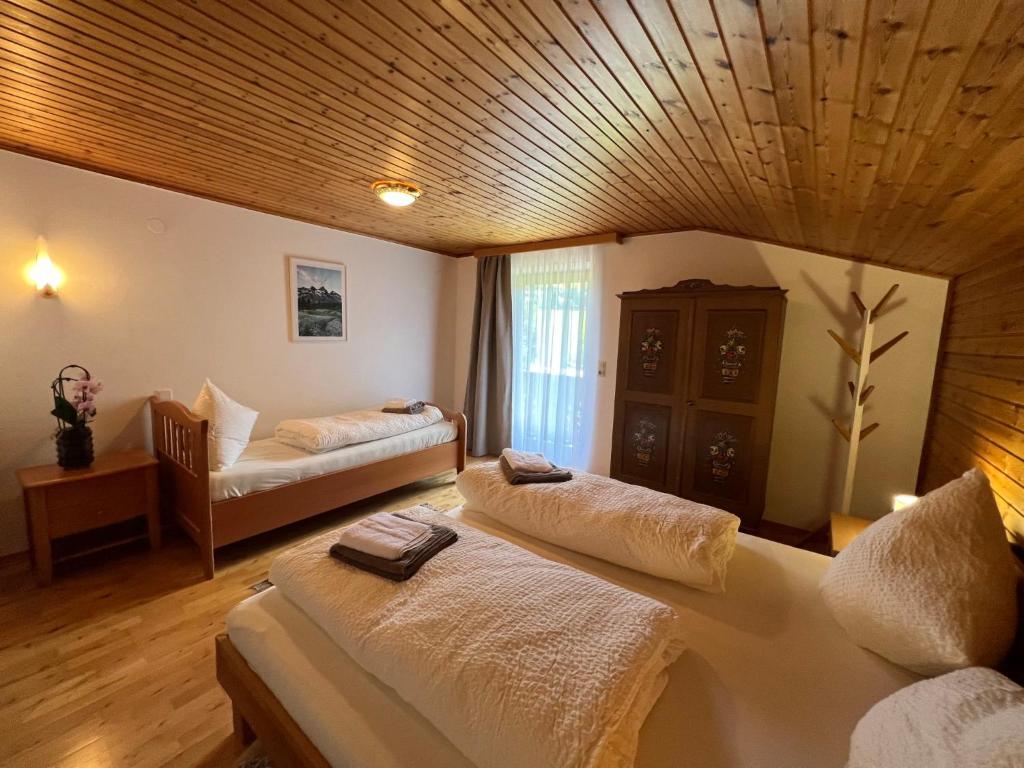 Postel nebo postele na pokoji v ubytování Holiday Home Haus Sigfried by Interhome