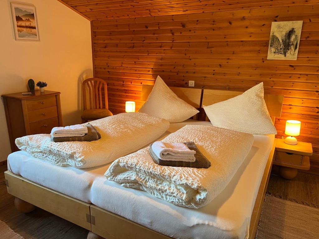Postel nebo postele na pokoji v ubytování Holiday Home Haus Sigfried by Interhome