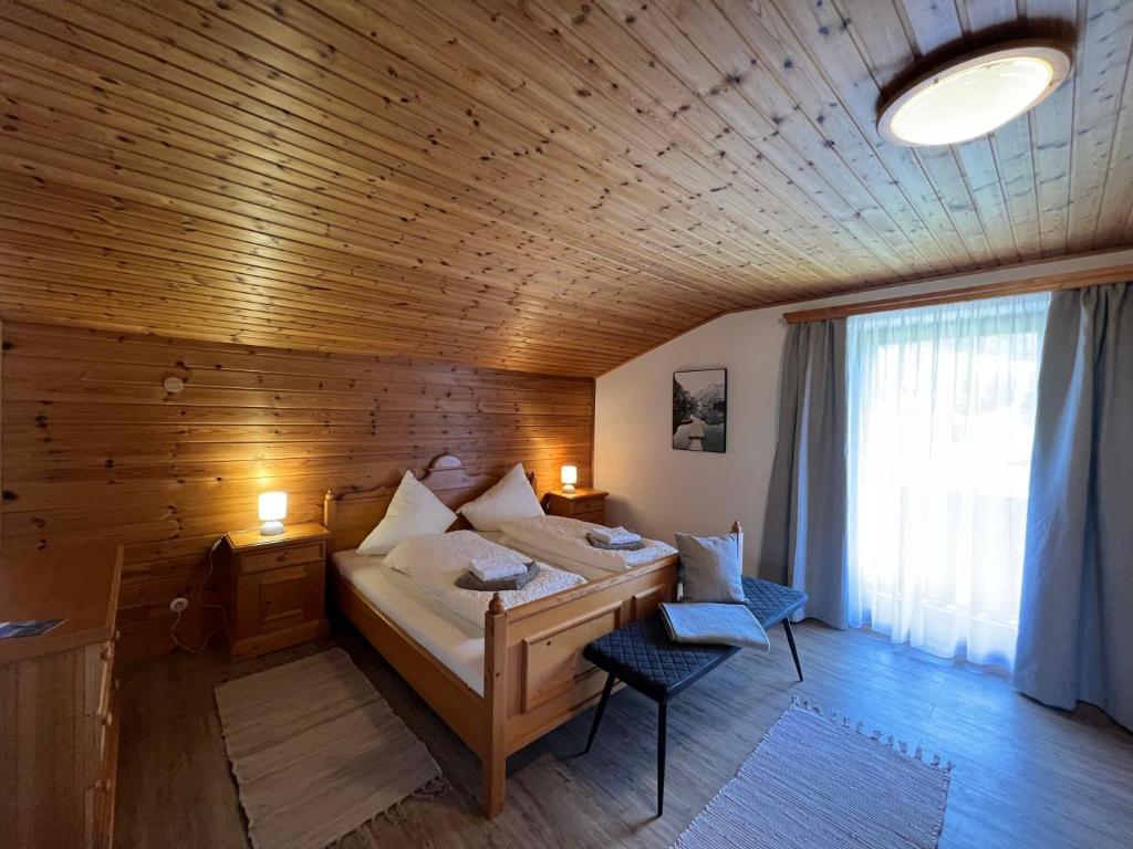 Postel nebo postele na pokoji v ubytování Holiday Home Haus Sigfried by Interhome