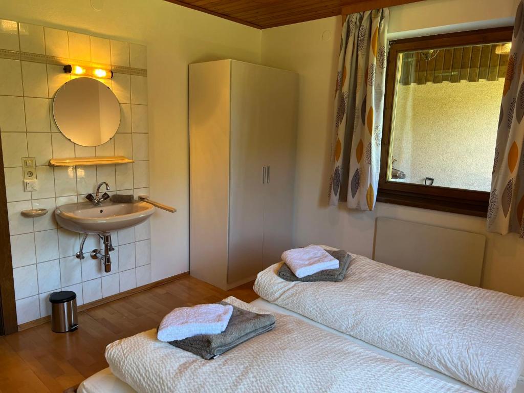 Postel nebo postele na pokoji v ubytování Holiday Home Haus Sigfried by Interhome