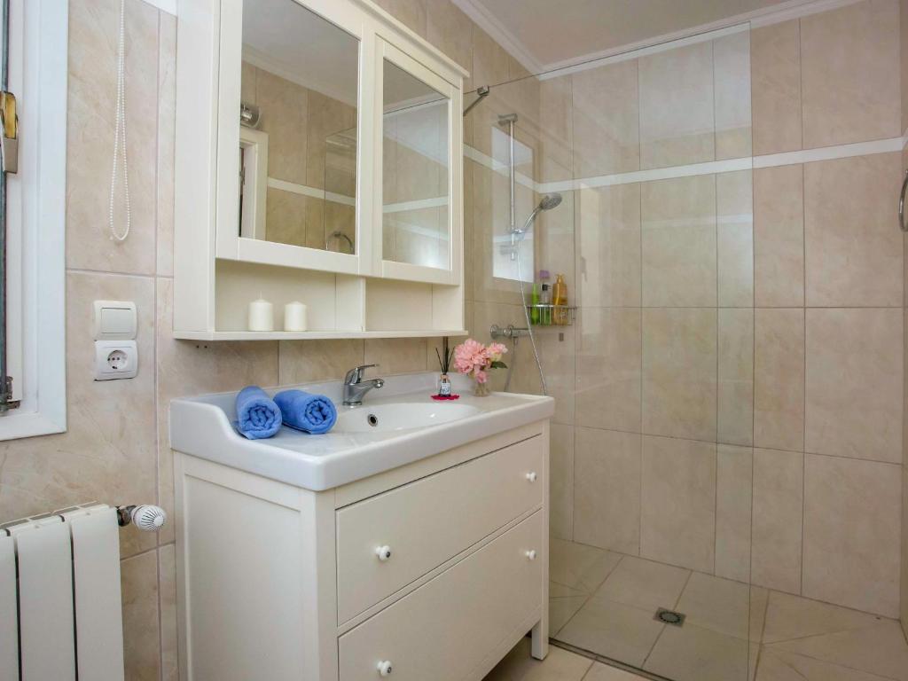 Koupelna v ubytování Holiday Home Villa Polonia Mouche by Interhome