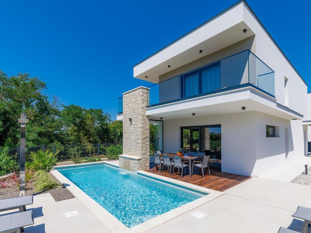 Bazén v ubytování Holiday Home Villa Irena by Interhome nebo v jeho okolí