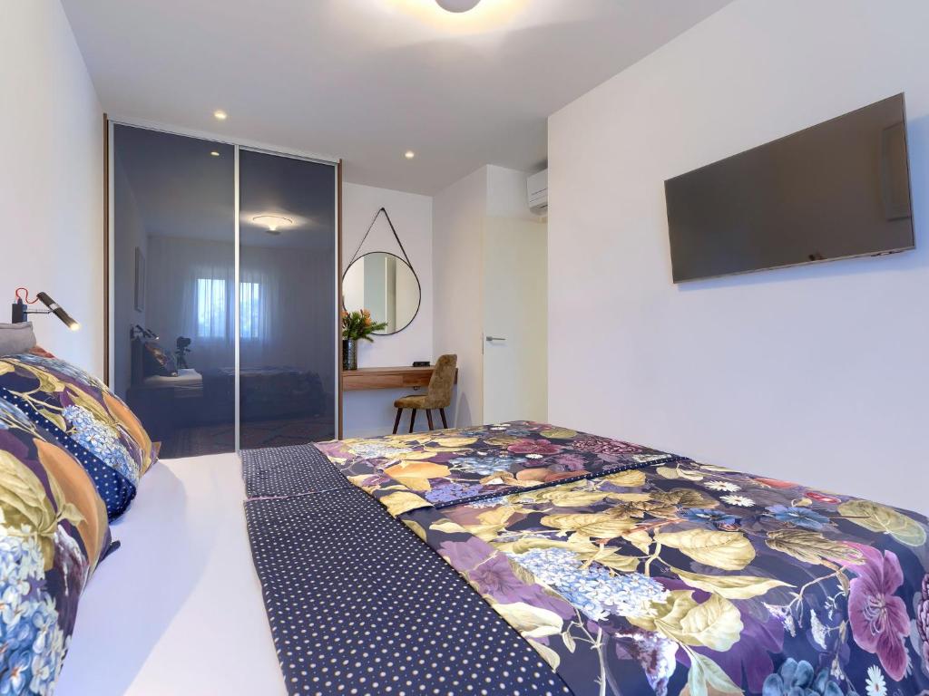 Postel nebo postele na pokoji v ubytování Holiday Home Villa Irena by Interhome