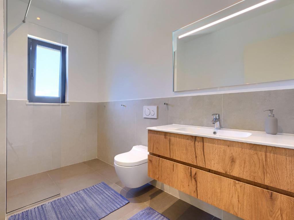 Koupelna v ubytování Holiday Home Villa Irena by Interhome