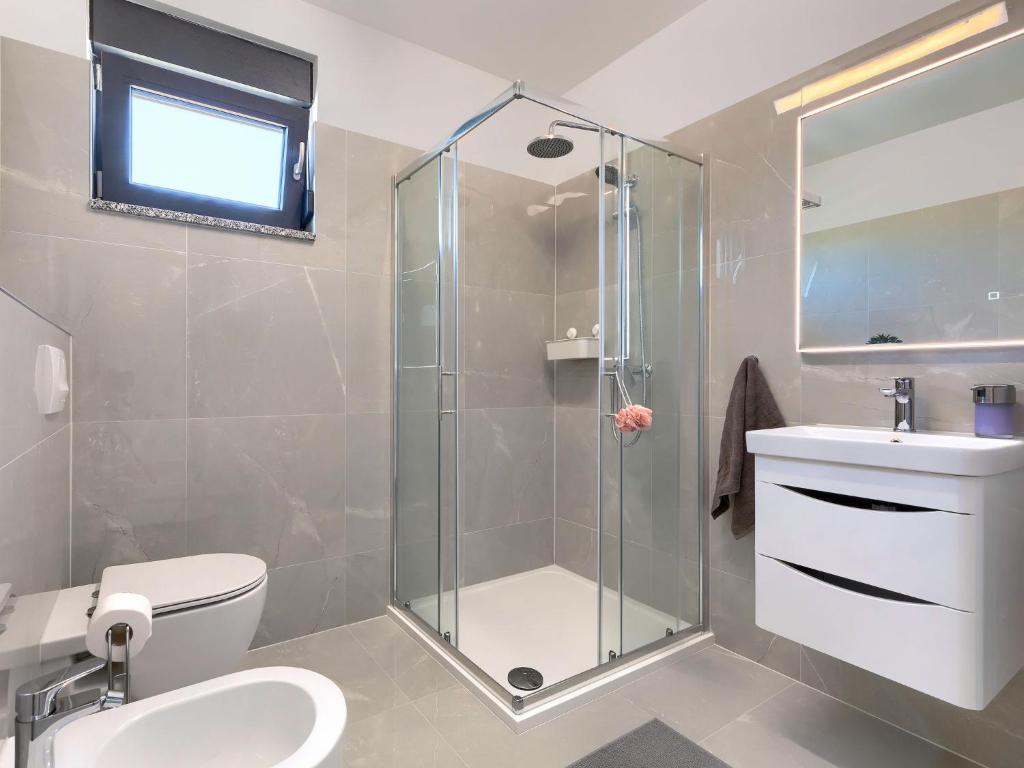 Kúpeľňa v ubytovaní Holiday Home Villa Essea by Interhome