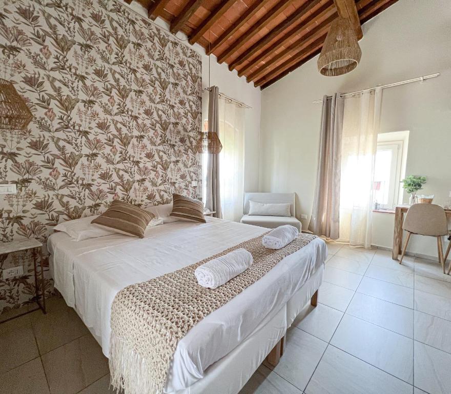 Postel nebo postele na pokoji v ubytování NEW! -Verderame Rooms & Suite in Lucca