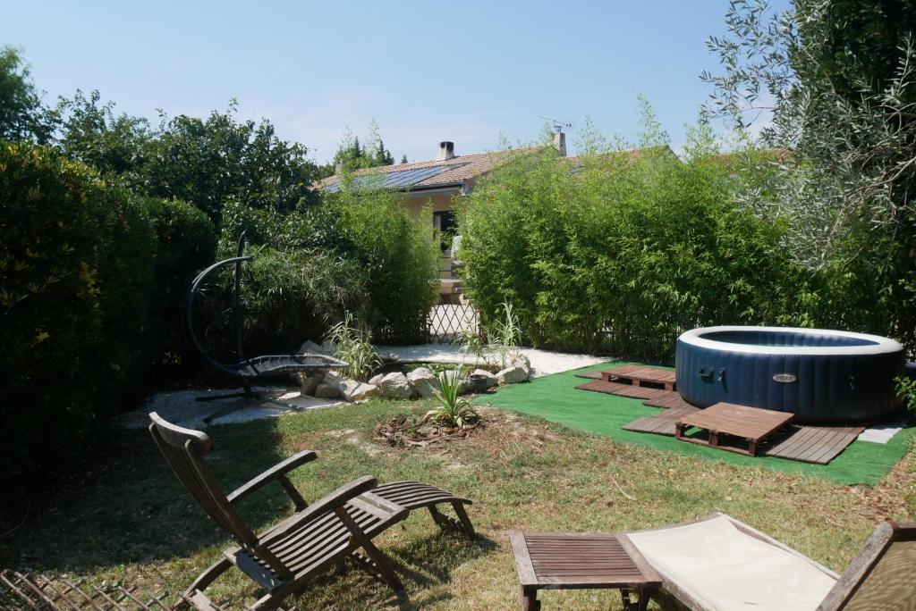 Vonkajšia záhrada v ubytovaní La Petite Maison