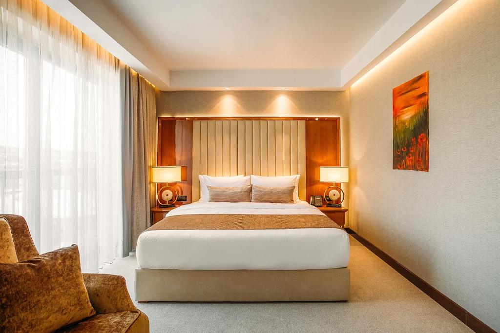 Postel nebo postele na pokoji v ubytování Marjan Plaza Hotel