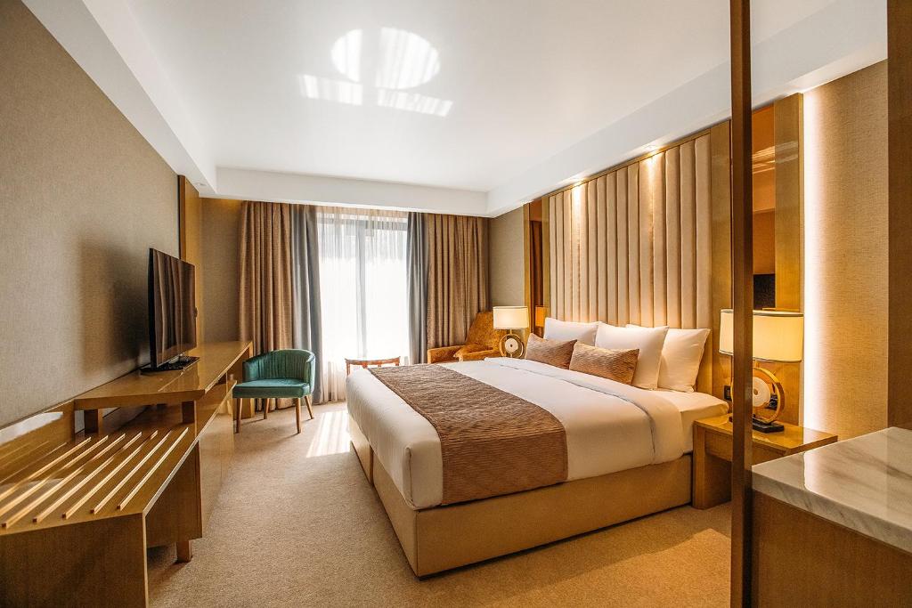 Postel nebo postele na pokoji v ubytování Marjan Plaza Hotel