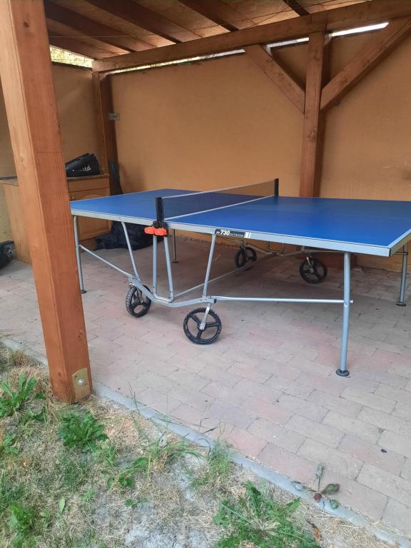 Stolný tenis v ubytovaní CsillagVár apartman alebo v jeho okolí