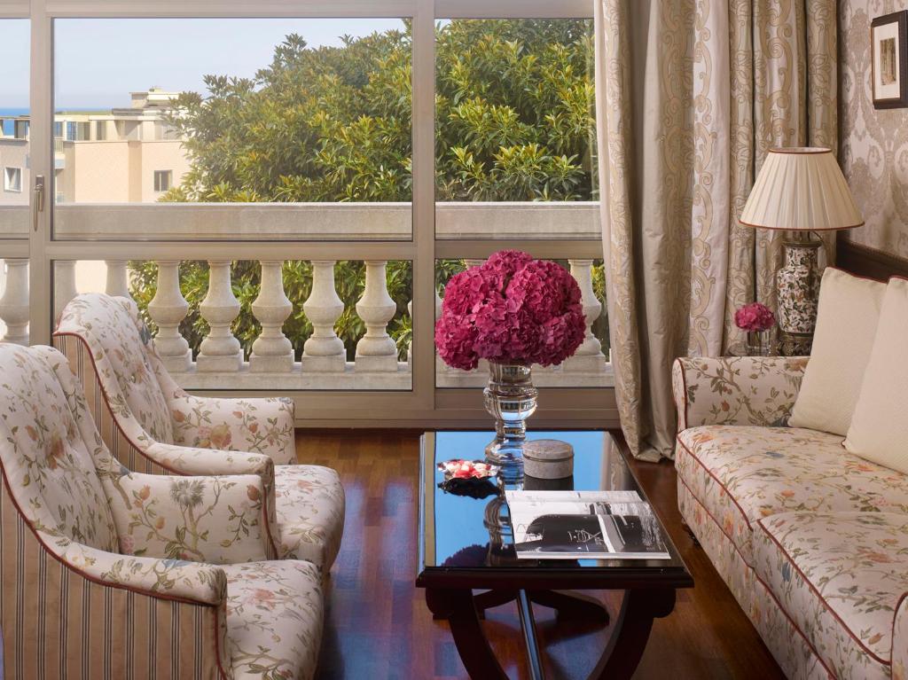Posezení v ubytování Hôtel Métropole Monte-Carlo