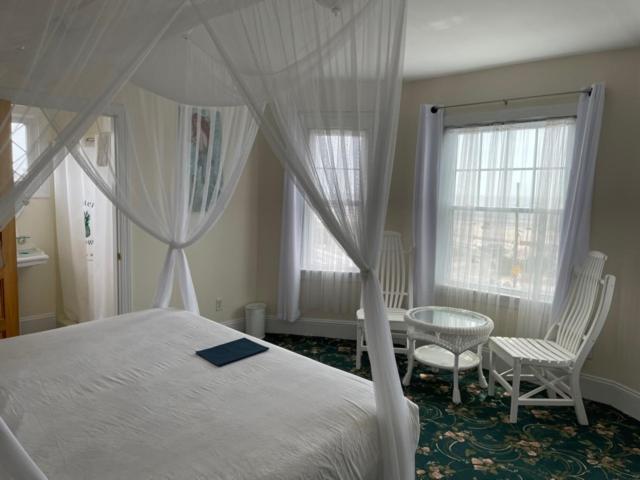 Postel nebo postele na pokoji v ubytování Hotel Macomber