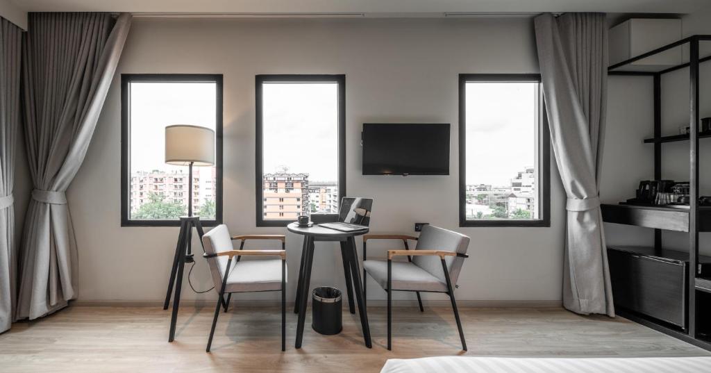 Mii Hotel Srinakarin - バルコニー付きキングルーム