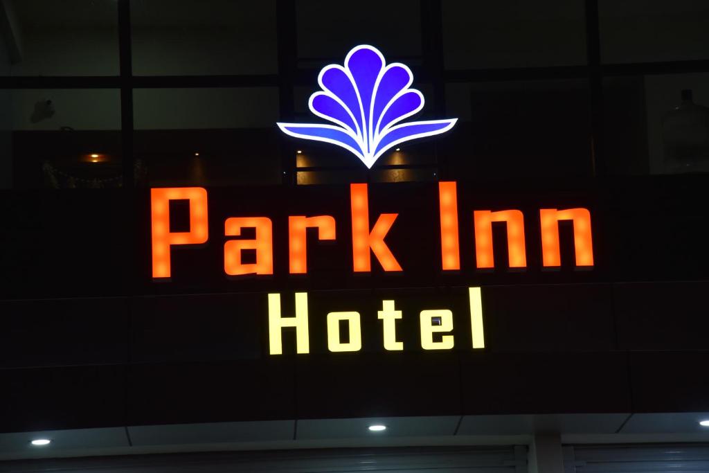 Logo-ul sau firma acestui acest hotel