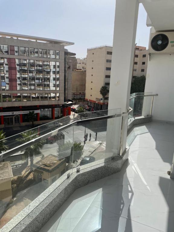 una vista desde la parte superior de un edificio en Bloemen Huis en Fez