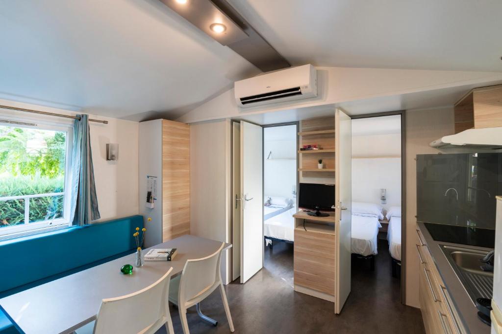 Kuchyň nebo kuchyňský kout v ubytování Camping Del Mar