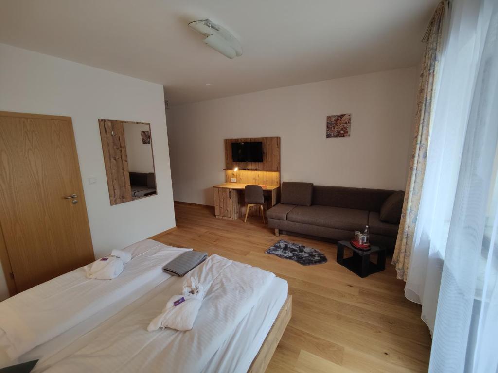 Postel nebo postele na pokoji v ubytování Ferien vom Ich, Bayerischer Wald, Hotel & Restaurant