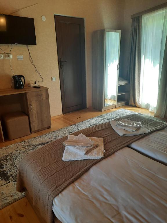 Postel nebo postele na pokoji v ubytování Four Season In Kazbegi