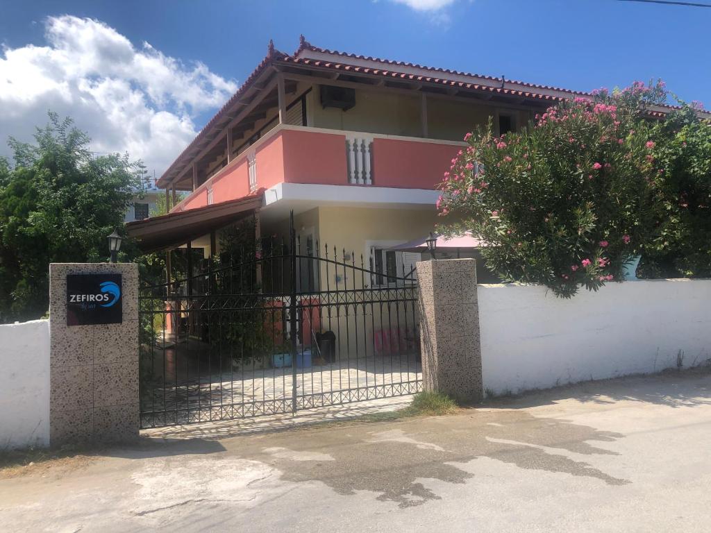 Budova, v ktorej sa apartmán nachádza