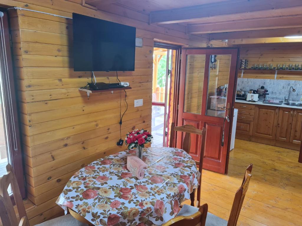Kuchyňa alebo kuchynka v ubytovaní Hobby Vendégház