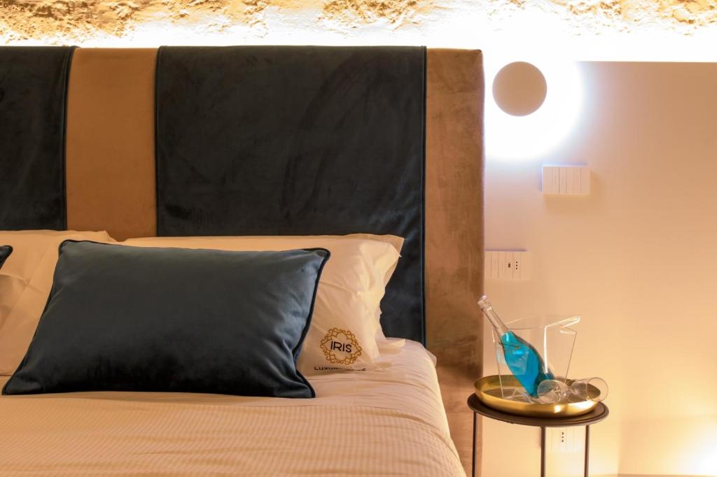 Postel nebo postele na pokoji v ubytování Iris Luxury Suite