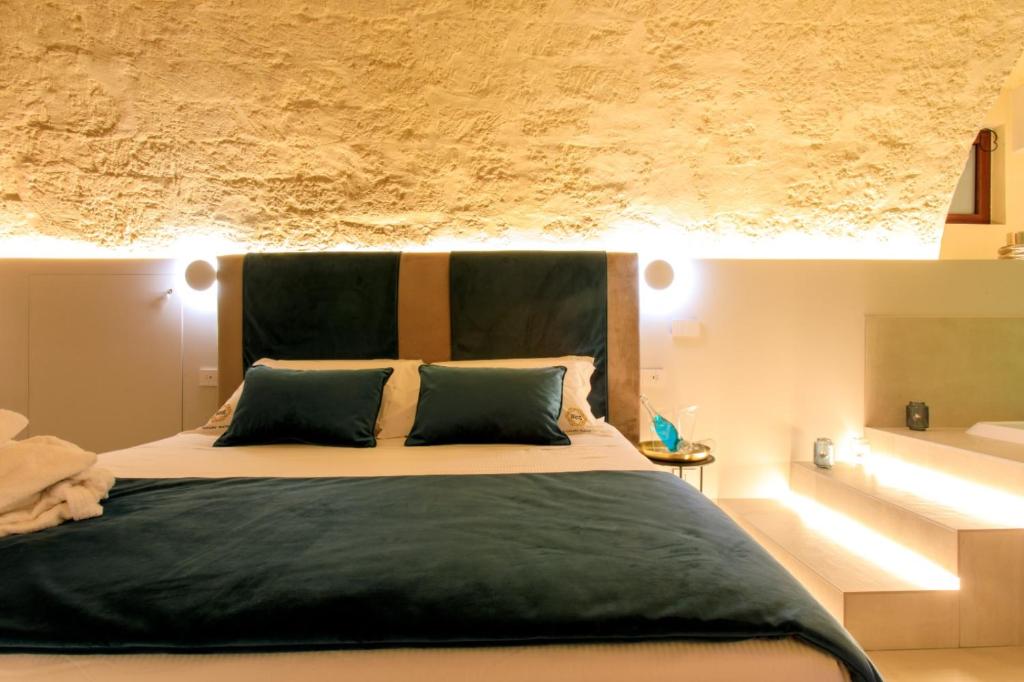 Postel nebo postele na pokoji v ubytování Iris Luxury Suite