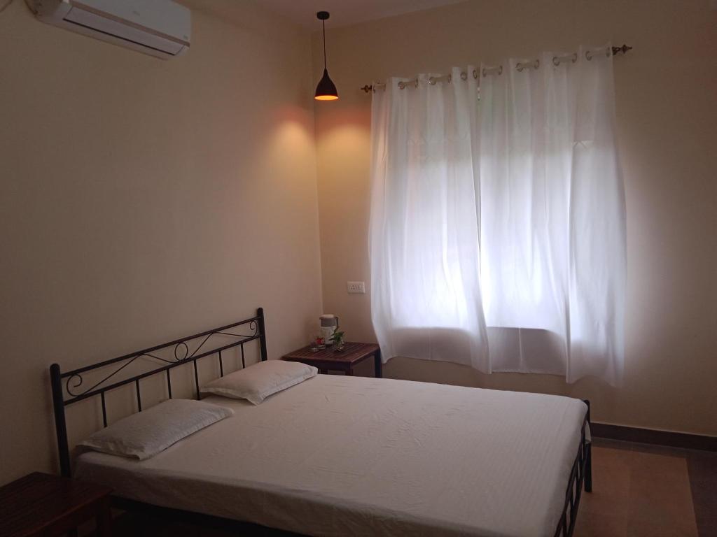 Postel nebo postele na pokoji v ubytování The Pereira's Goan Homestay Villa