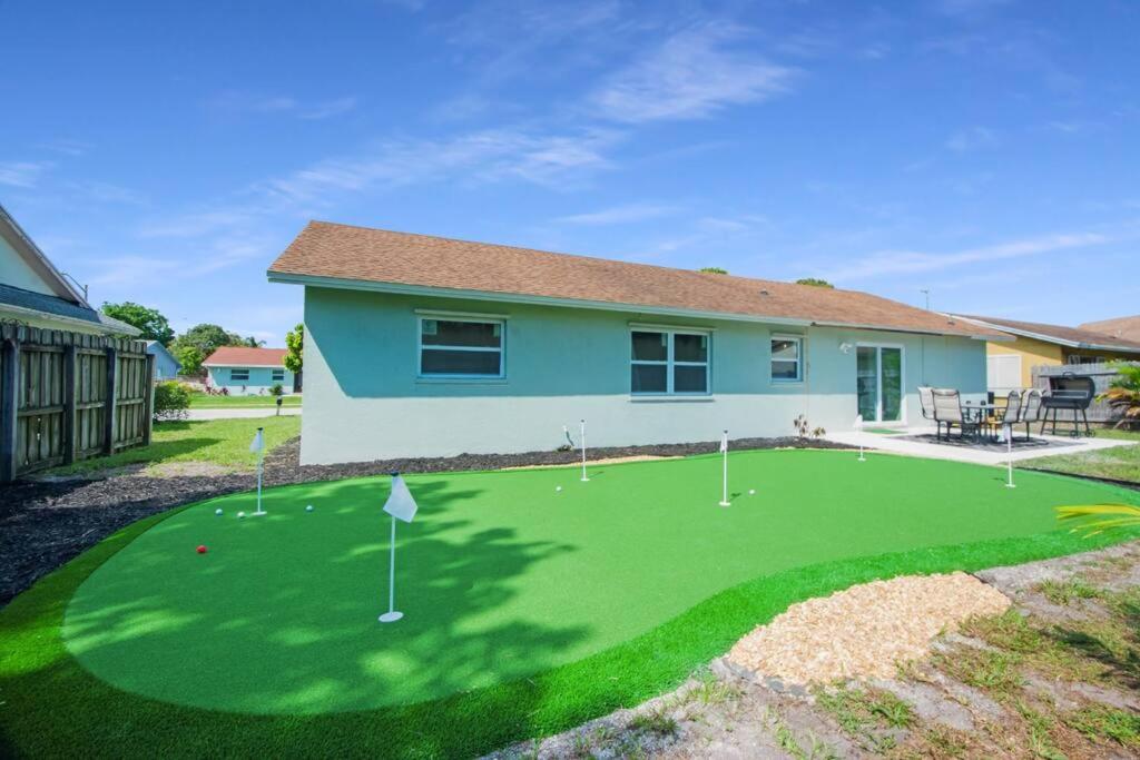 home-in-west-palm-beach-with-6-hole-putting-green-west-palm-beach