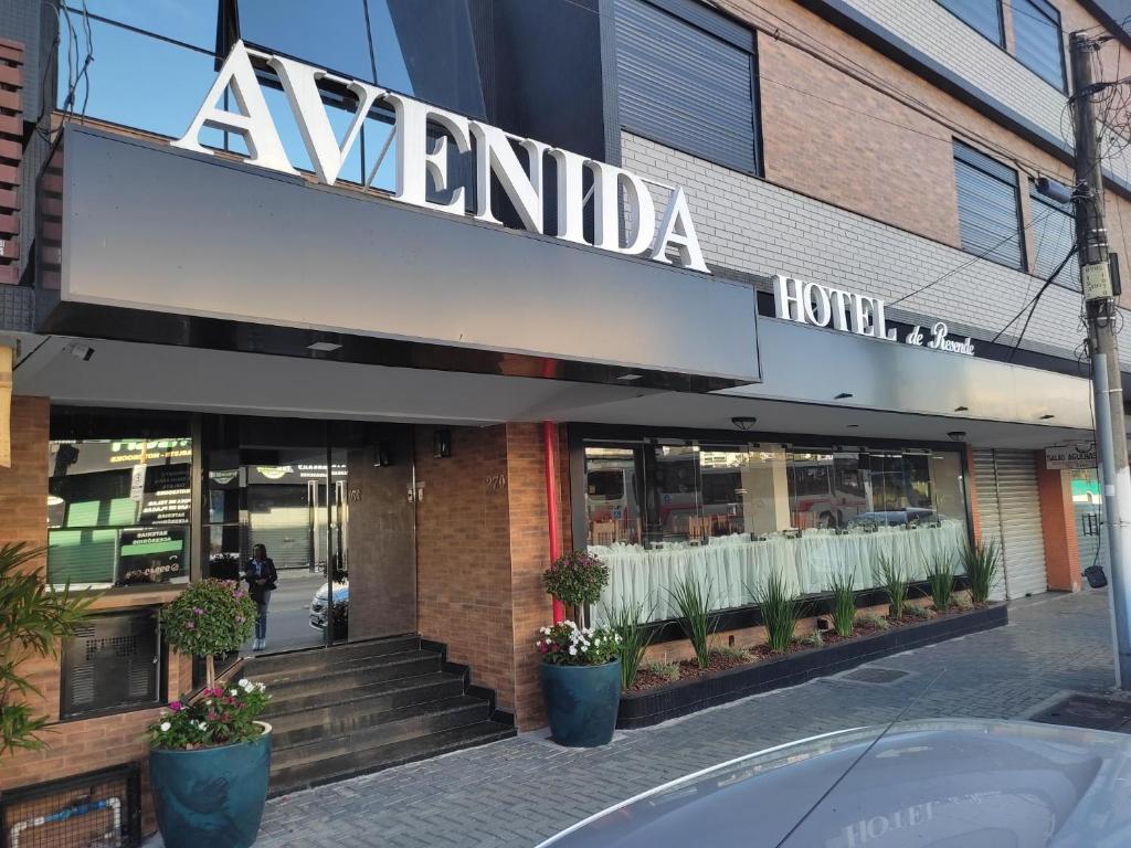 a building with a sign for a hotel at AVENIDA HOTEL DE RESENDE in Resende