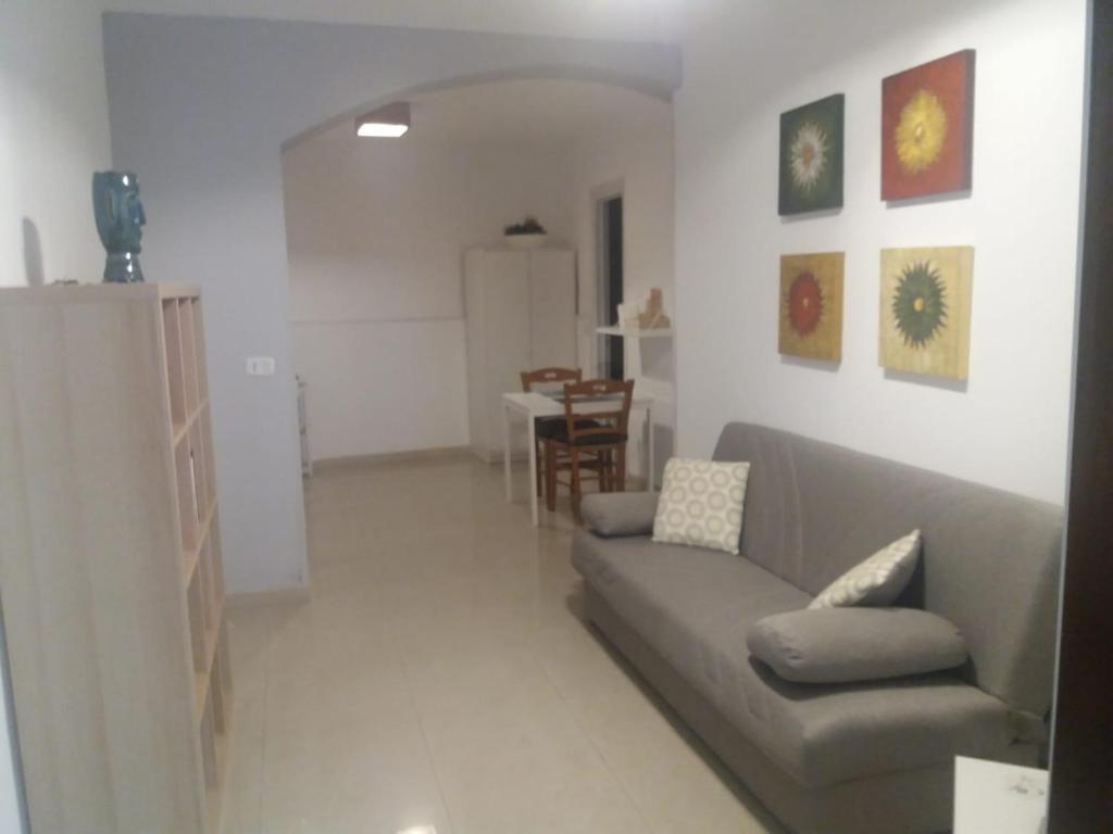 A seating area at Tania's House