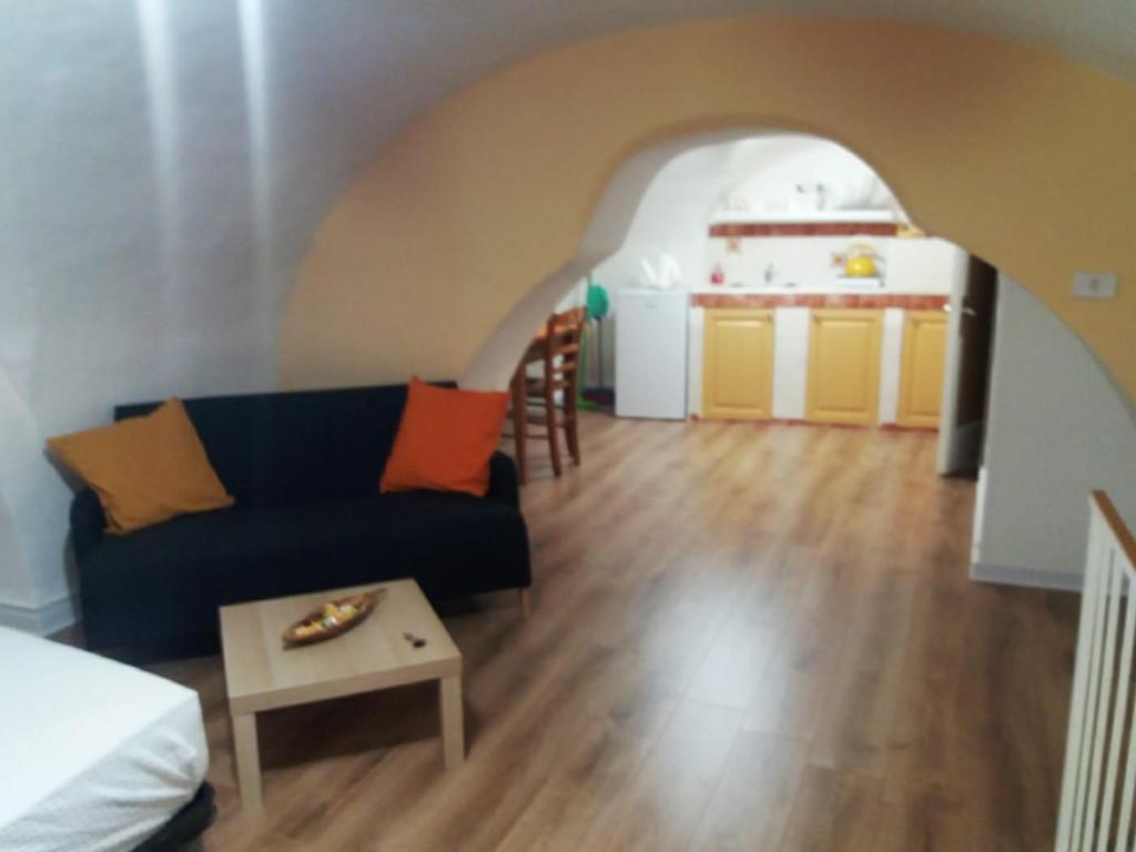 A seating area at Tania's House